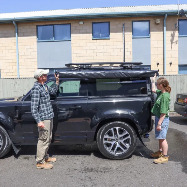 Home 15 Luifelstijlbevestiging voor Expeditie-dakdrager voor Land Rover Defender L663 90 - Links